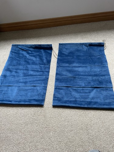 Two blue velvet material roman - two,