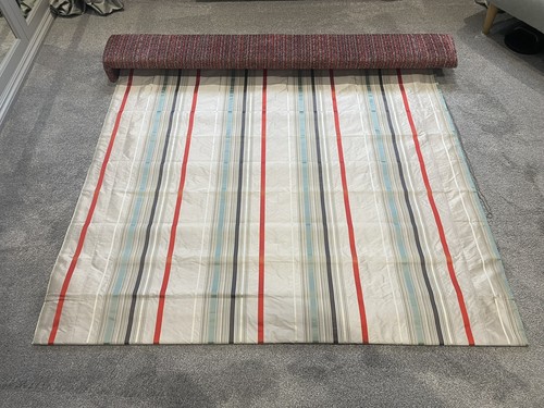 Bespoke roman blind with