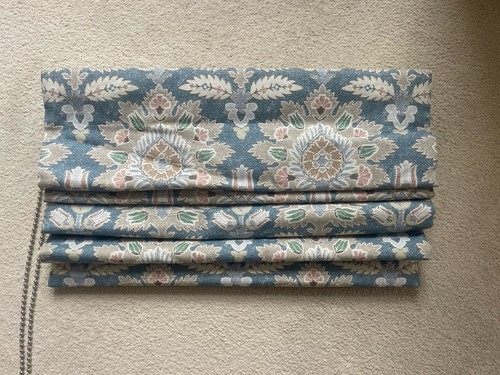 Small pattered fabric roman - small,
